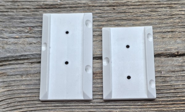 3. Support de lisse blanc (3 1/2 ou 4 1/4 pouces - pq. de 2 ou 4 avec vis de la même couleur)